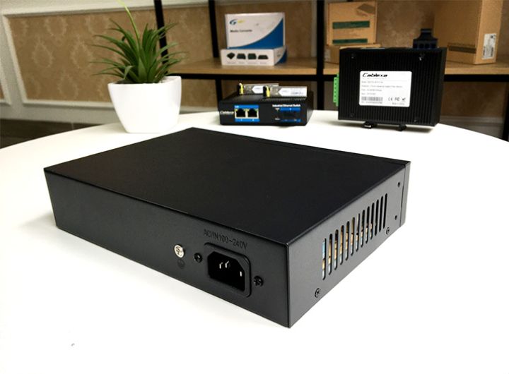 Switch FMC-4PGE1GE1GF, 4-Port Gigabit PoE Switch FMC-4PGE1GE1GF, 4-Port Gigabit PoE