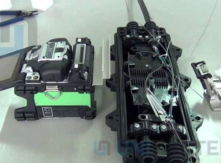 Hàn nối cáp quang bên trong măng xông quang